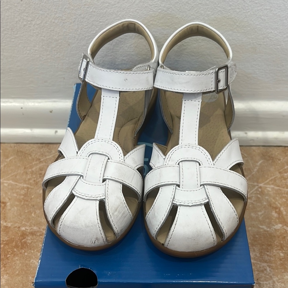 Stride Rite White Leather Fisherman Sandals